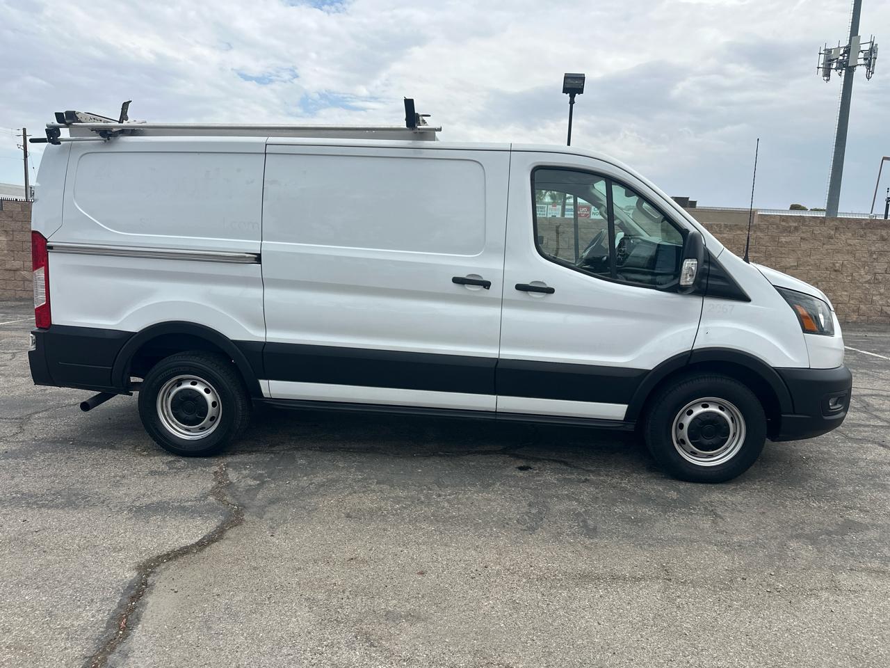 Ford Transit 250 Van Low Roof w/Sliding Pass. 130-in. WB 2020
