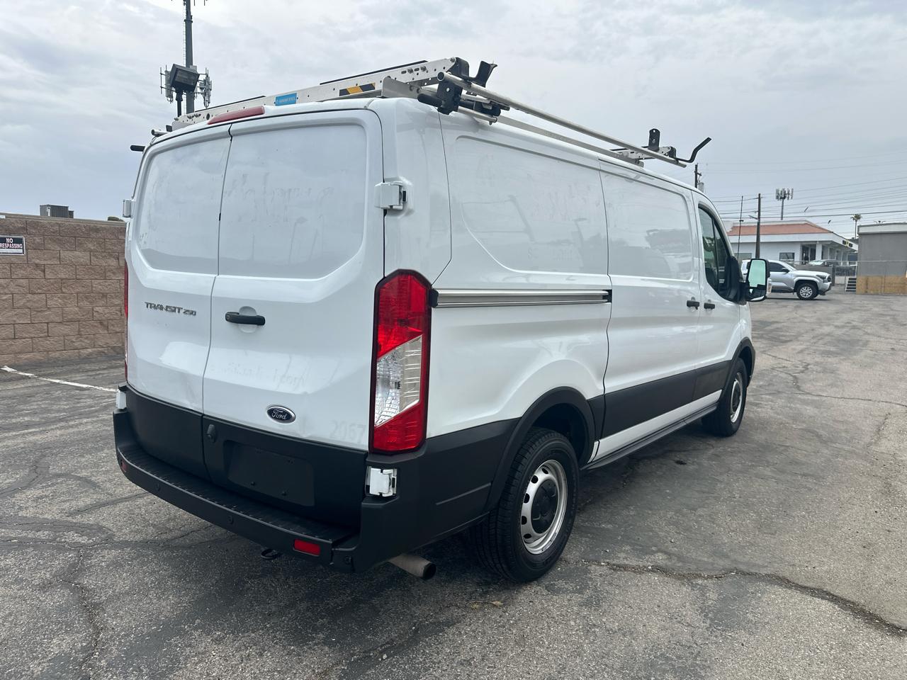 Ford Transit 250 Van Low Roof w/Sliding Pass. 130-in. WB 2020