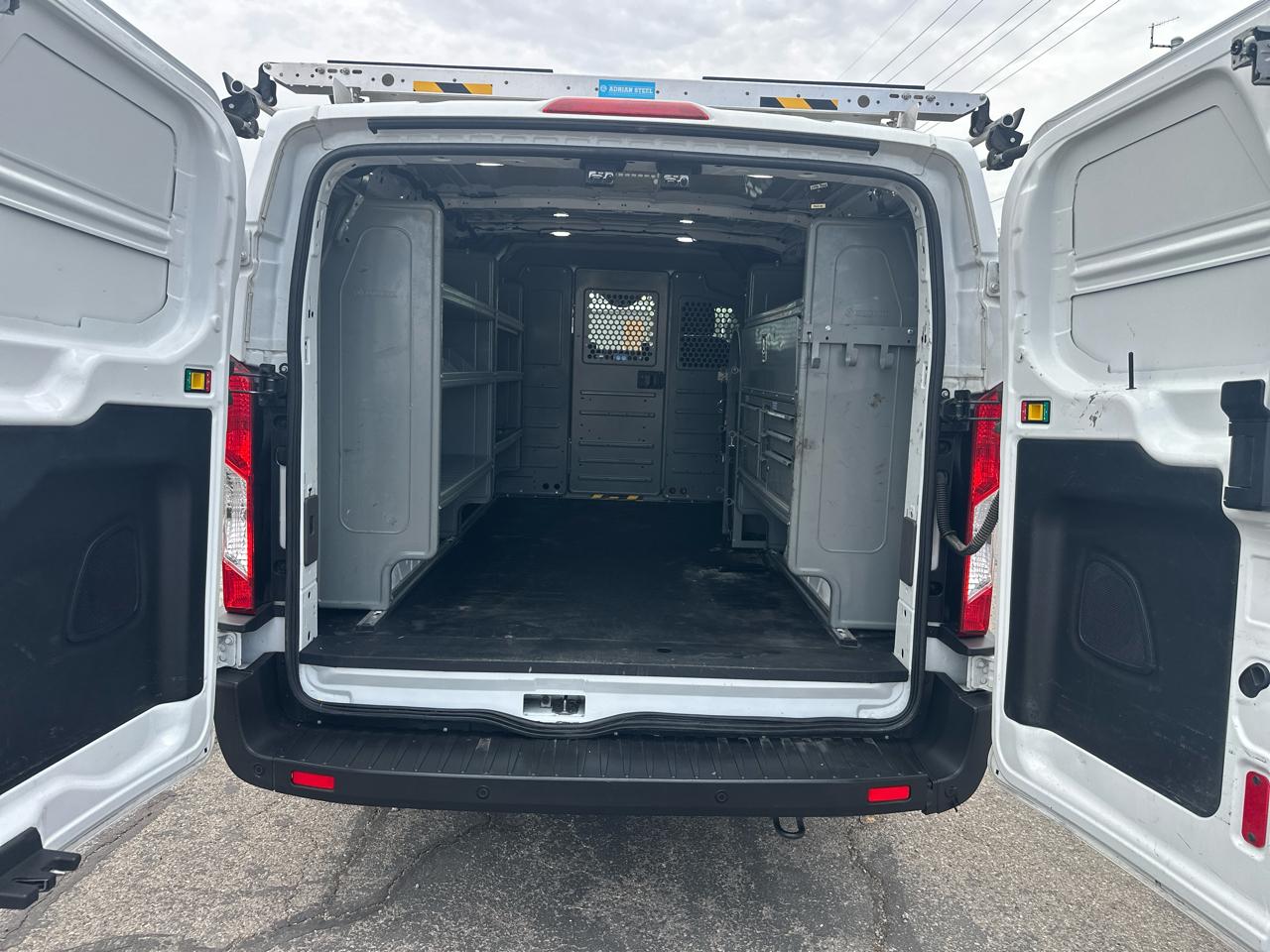 Ford Transit 250 Van Low Roof w/Sliding Pass. 130-in. WB 2020