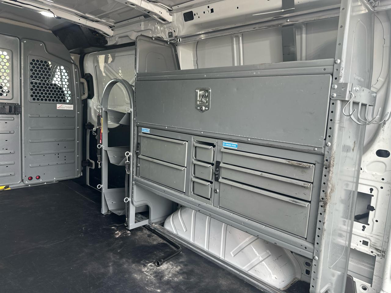 Ford Transit 250 Van Low Roof w/Sliding Pass. 130-in. WB 2020