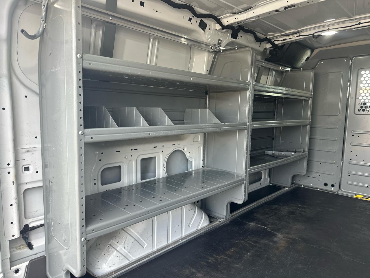 Ford Transit 250 Van Low Roof w/Sliding Pass. 130-in. WB 2020