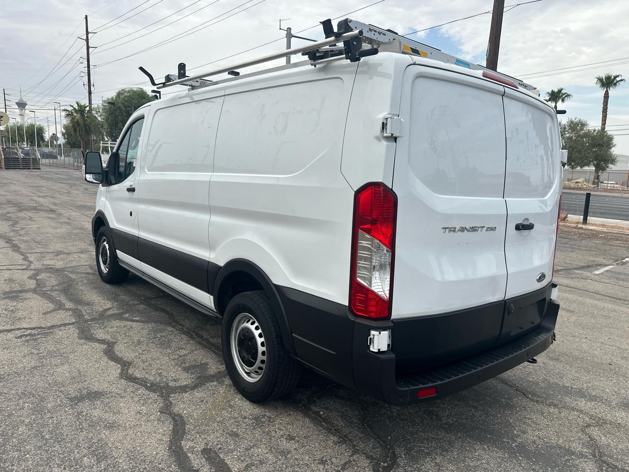 Ford Transit 250 Van Low Roof w/Sliding Pass. 130-in. WB 2020