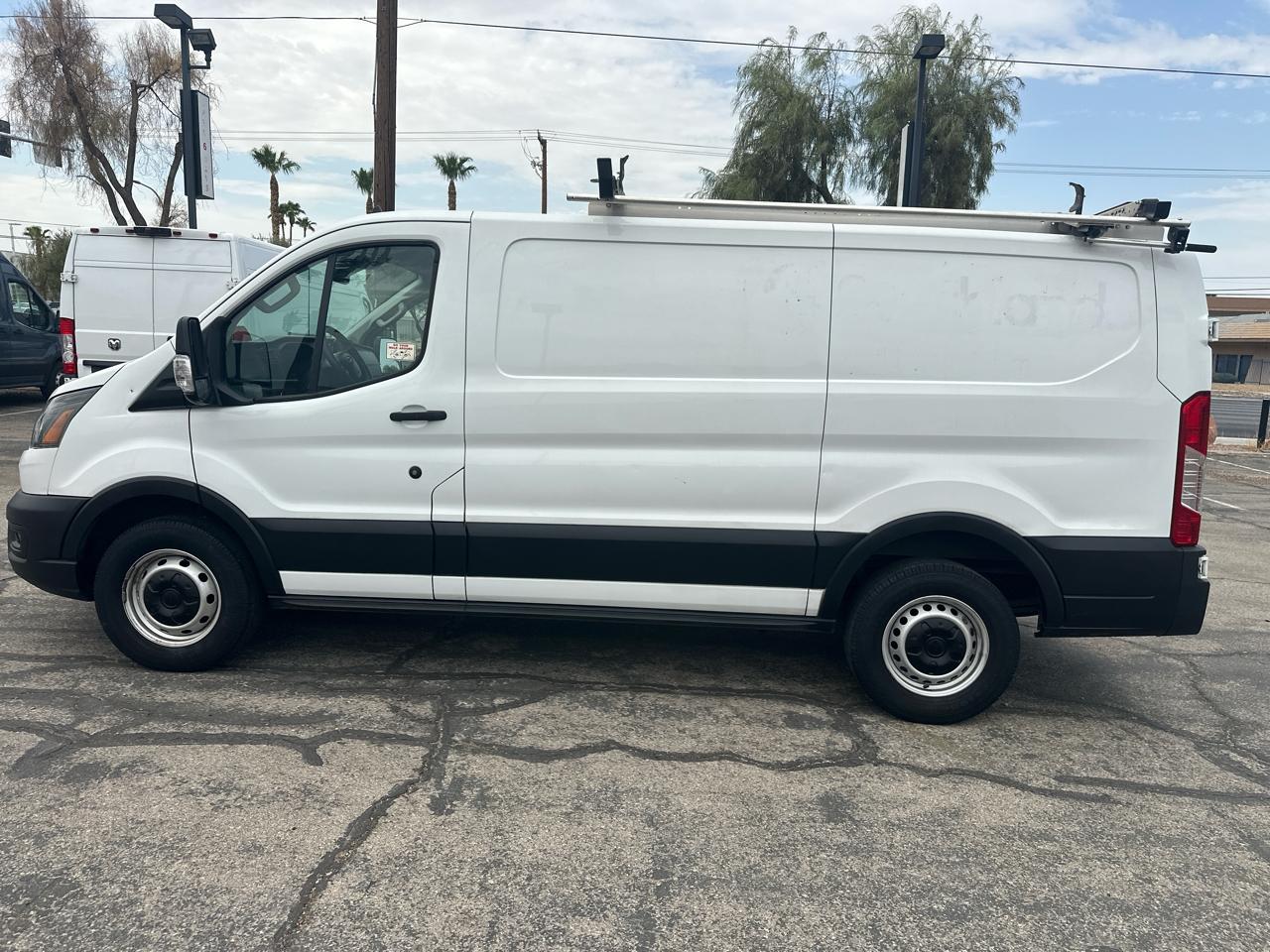 Ford Transit 250 Van Low Roof w/Sliding Pass. 130-in. WB 2020