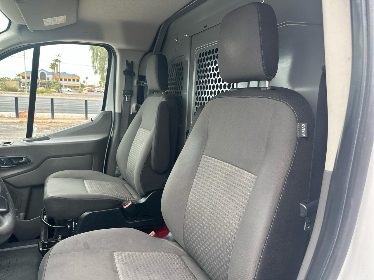 Ford Transit 250 Van Low Roof w/Sliding Pass. 130-in. WB 2020