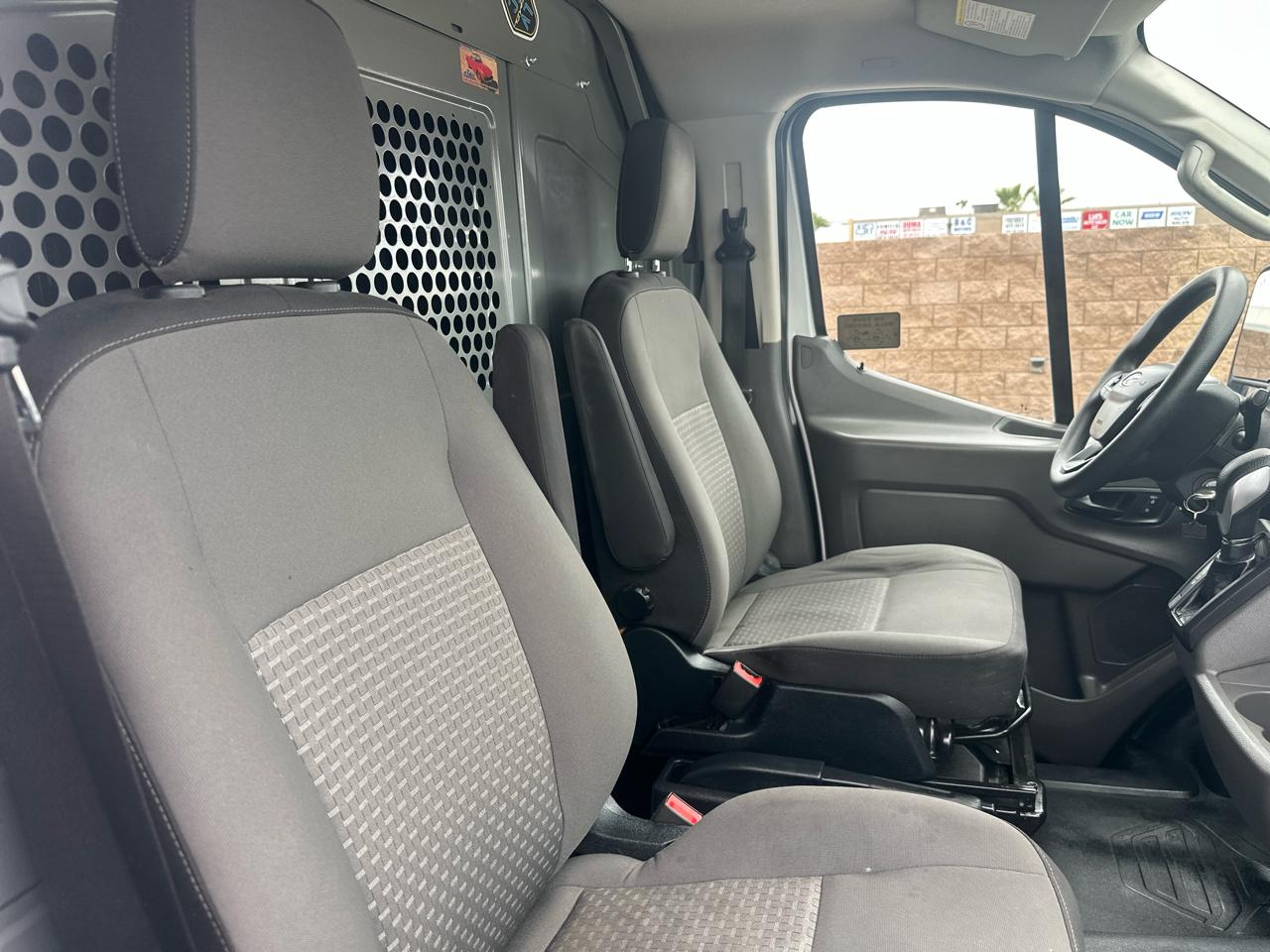 Ford Transit 250 Van Low Roof w/Sliding Pass. 130-in. WB 2020