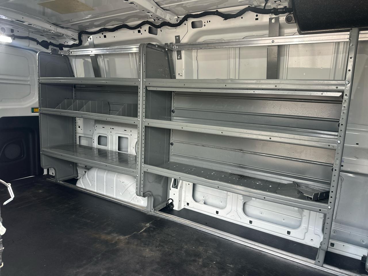 Ford Transit 250 Van Low Roof w/Sliding Pass. 130-in. WB 2020