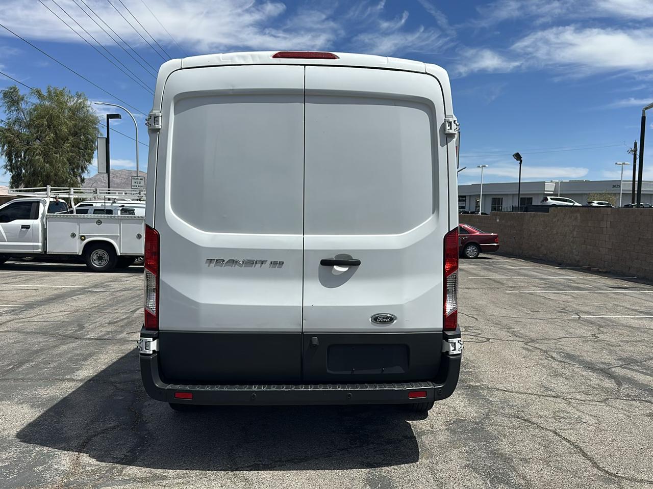 Ford Transit 150 Van Med. Roof w/Sliding Pass. 130-in. WB 2016