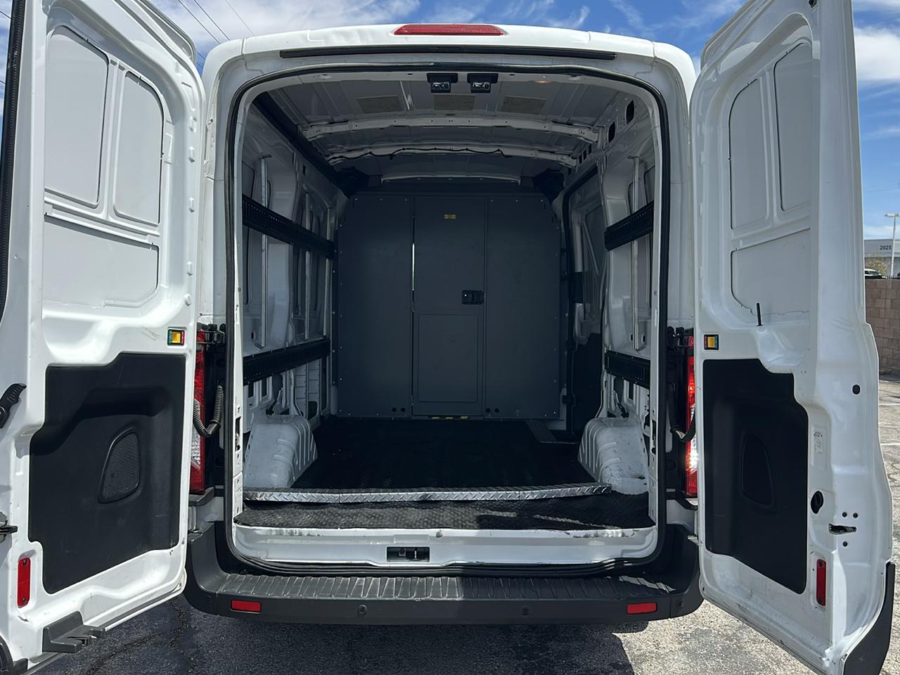 Ford Transit 150 Van Med. Roof w/Sliding Pass. 130-in. WB 2016