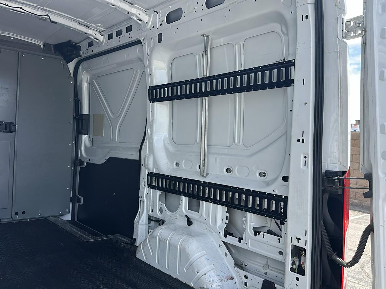 Ford Transit 150 Van Med. Roof w/Sliding Pass. 130-in. WB 2016