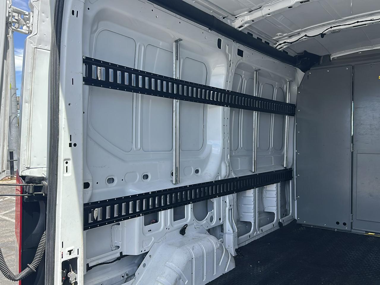Ford Transit 150 Van Med. Roof w/Sliding Pass. 130-in. WB 2016