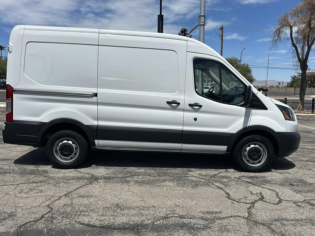 Ford Transit 150 Van Med. Roof w/Sliding Pass. 130-in. WB 2016