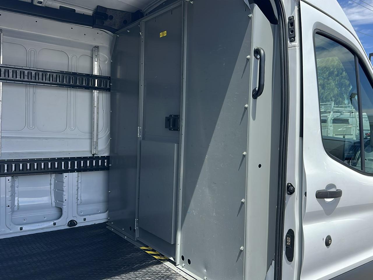Ford Transit 150 Van Med. Roof w/Sliding Pass. 130-in. WB 2016