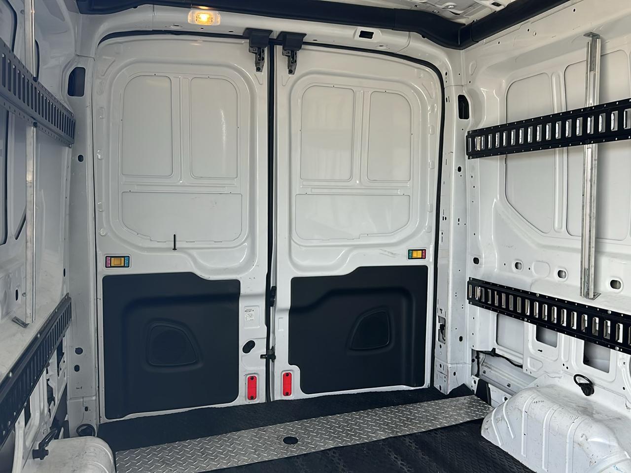 Ford Transit 150 Van Med. Roof w/Sliding Pass. 130-in. WB 2016