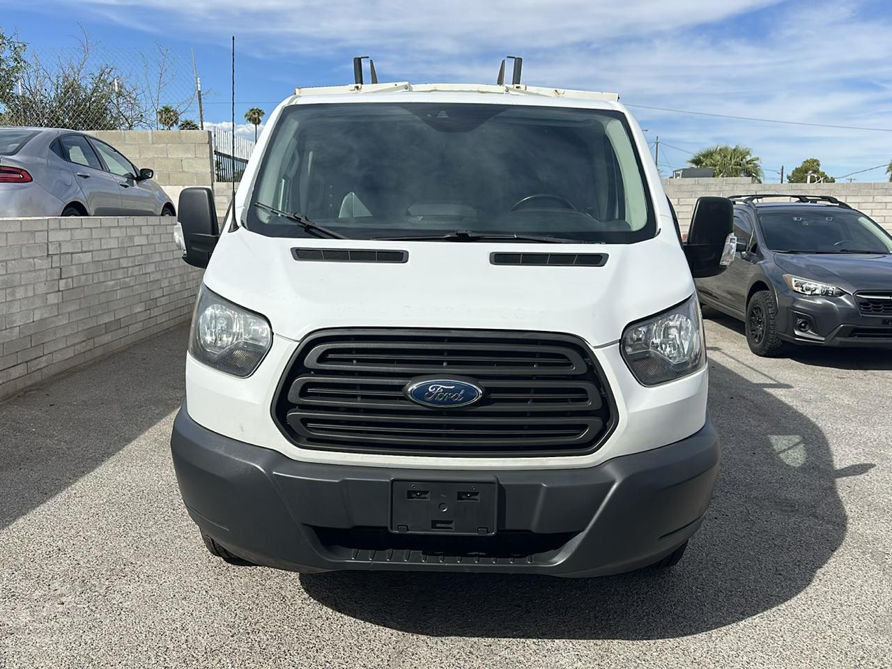Ford Transit 250 Van Low Roof w/Sliding Pass. 130-in. WB 2017