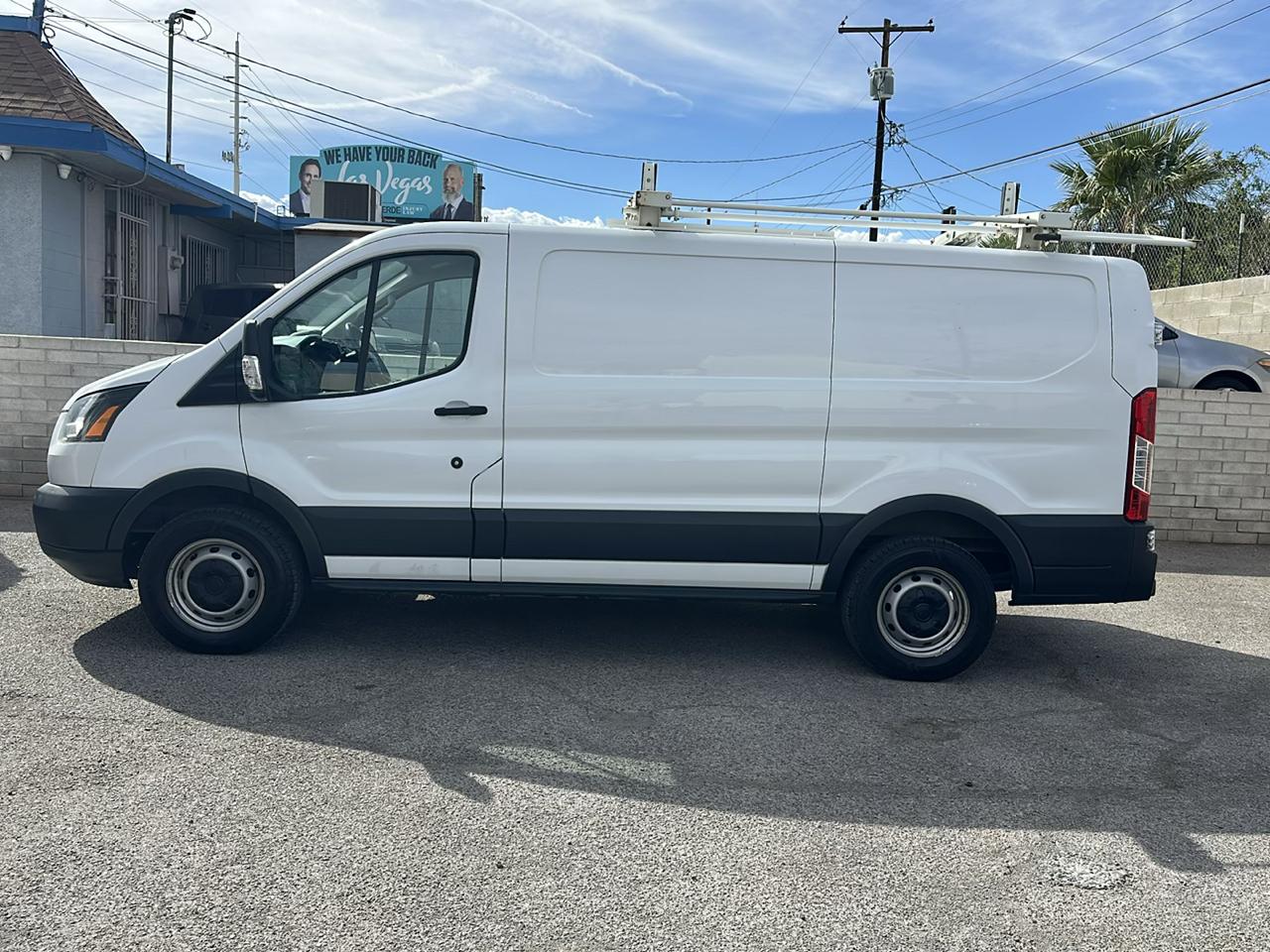 Ford Transit 250 Van Low Roof w/Sliding Pass. 130-in. WB 2017