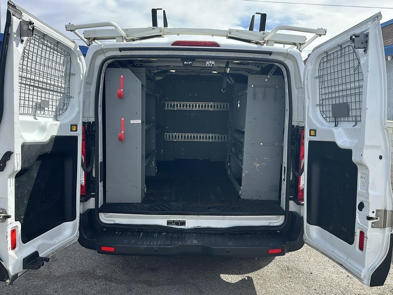 Ford Transit 250 Van Low Roof w/Sliding Pass. 130-in. WB 2017