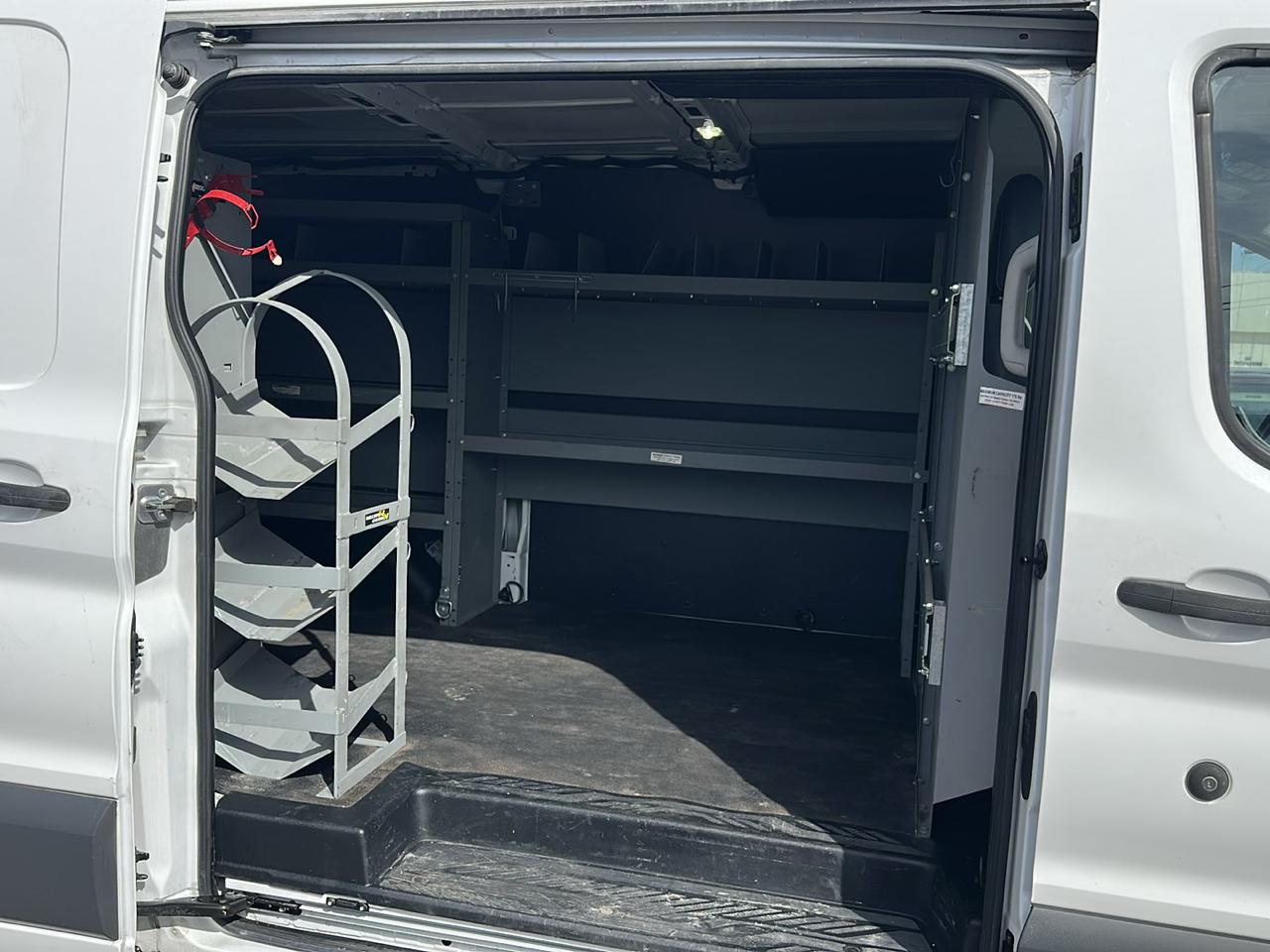 Ford Transit 250 Van Low Roof w/Sliding Pass. 130-in. WB 2017