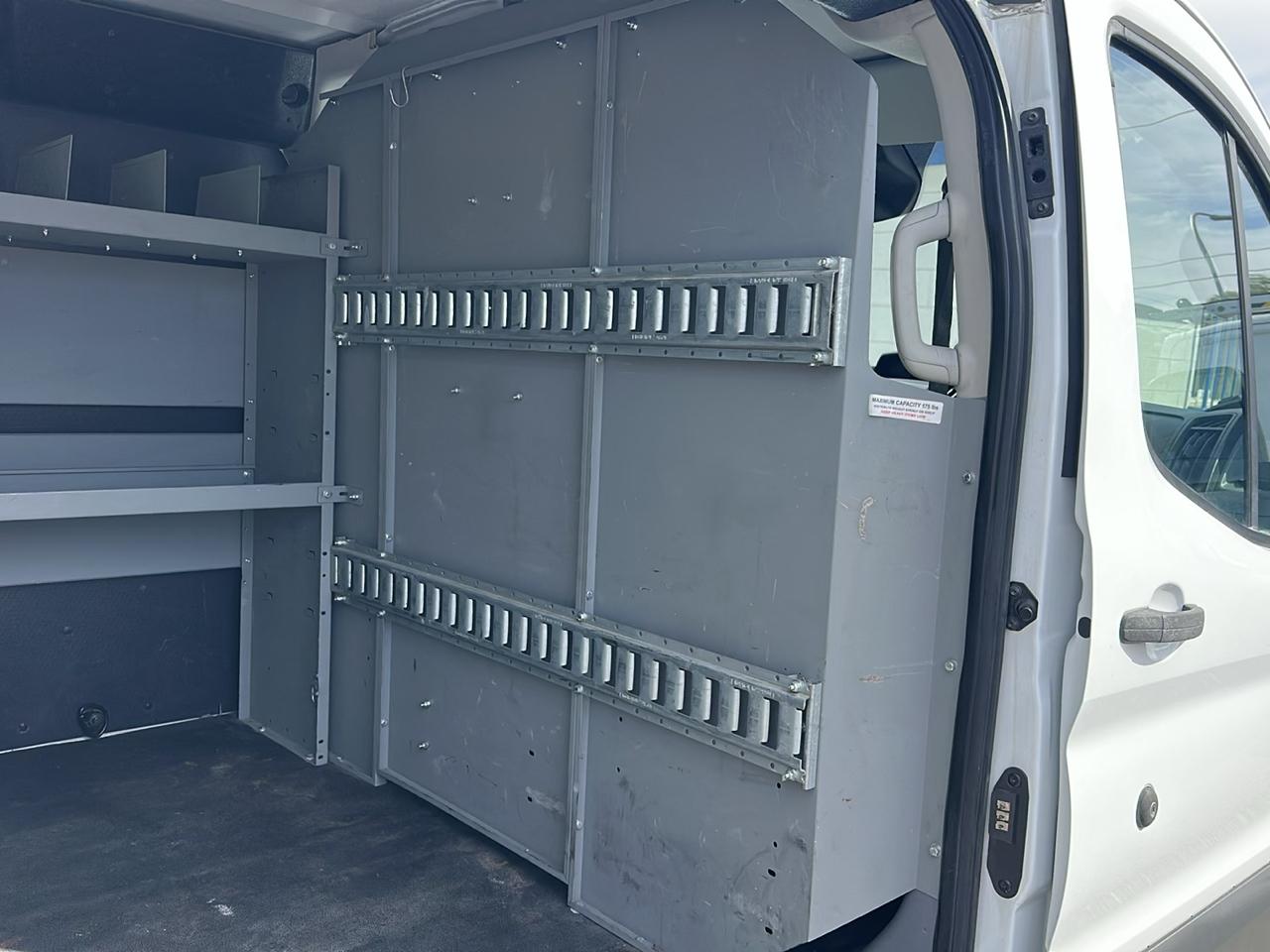Ford Transit 250 Van Low Roof w/Sliding Pass. 130-in. WB 2017