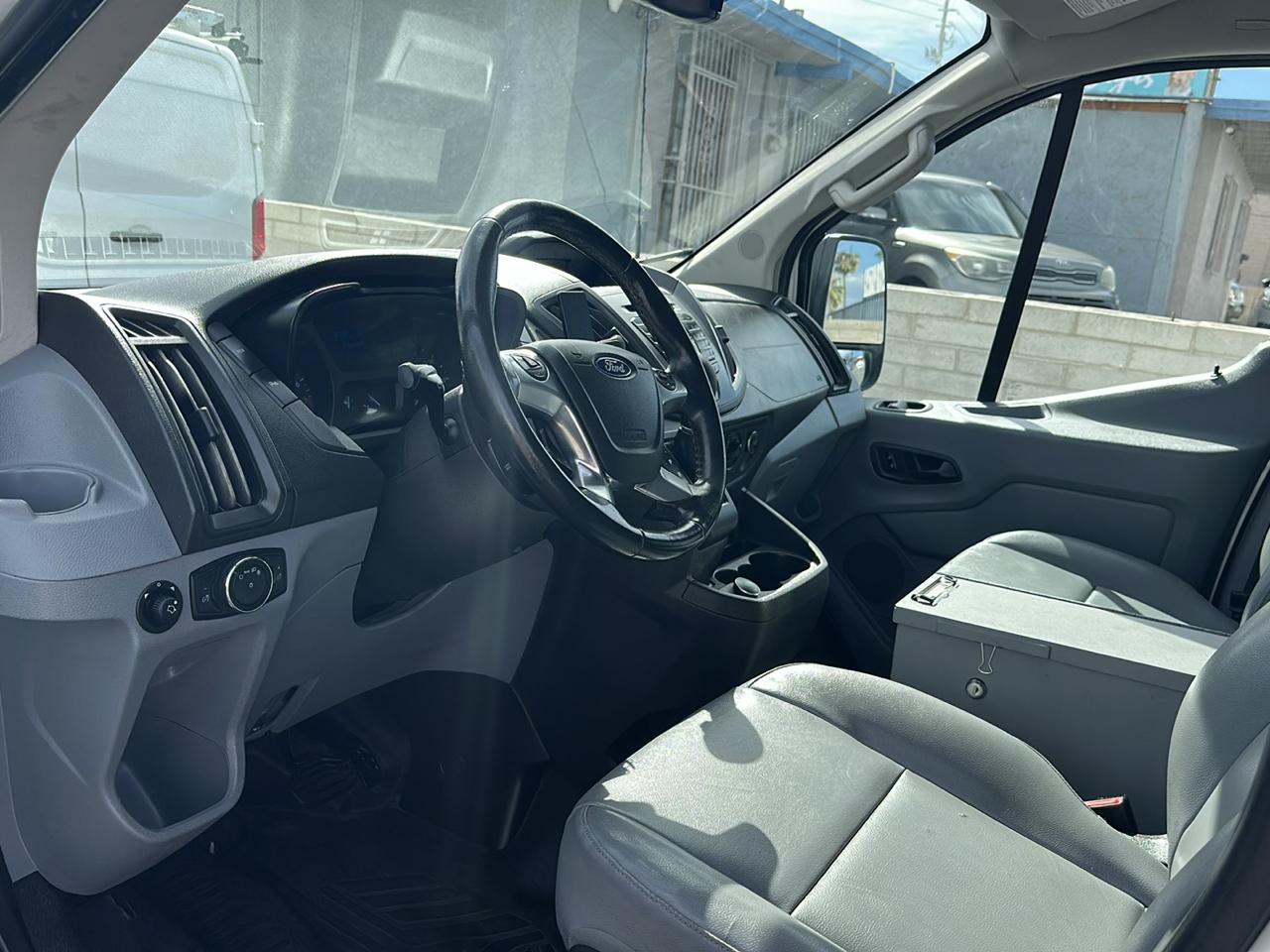 Ford Transit 250 Van Low Roof w/Sliding Pass. 130-in. WB 2017