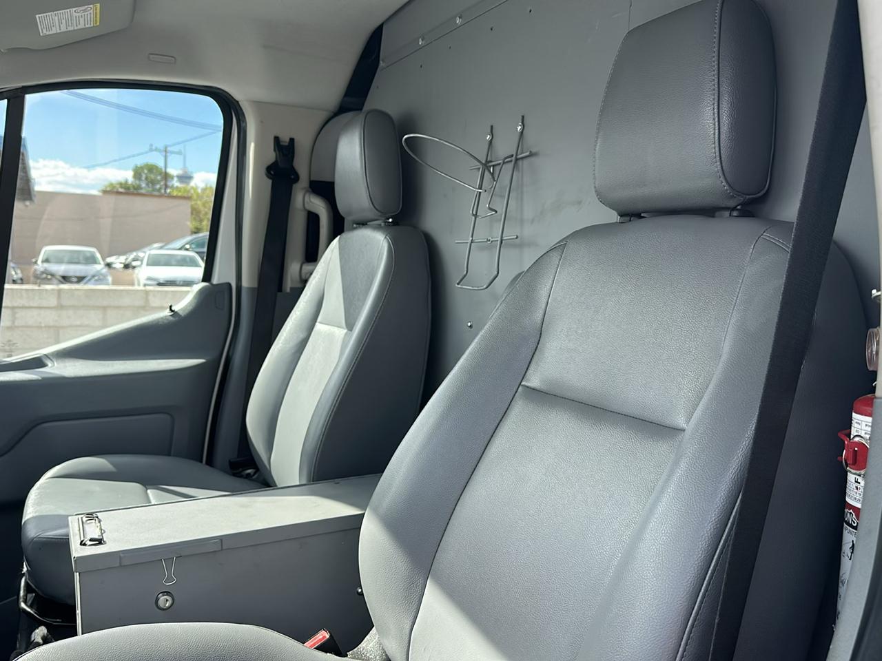 Ford Transit 250 Van Low Roof w/Sliding Pass. 130-in. WB 2017
