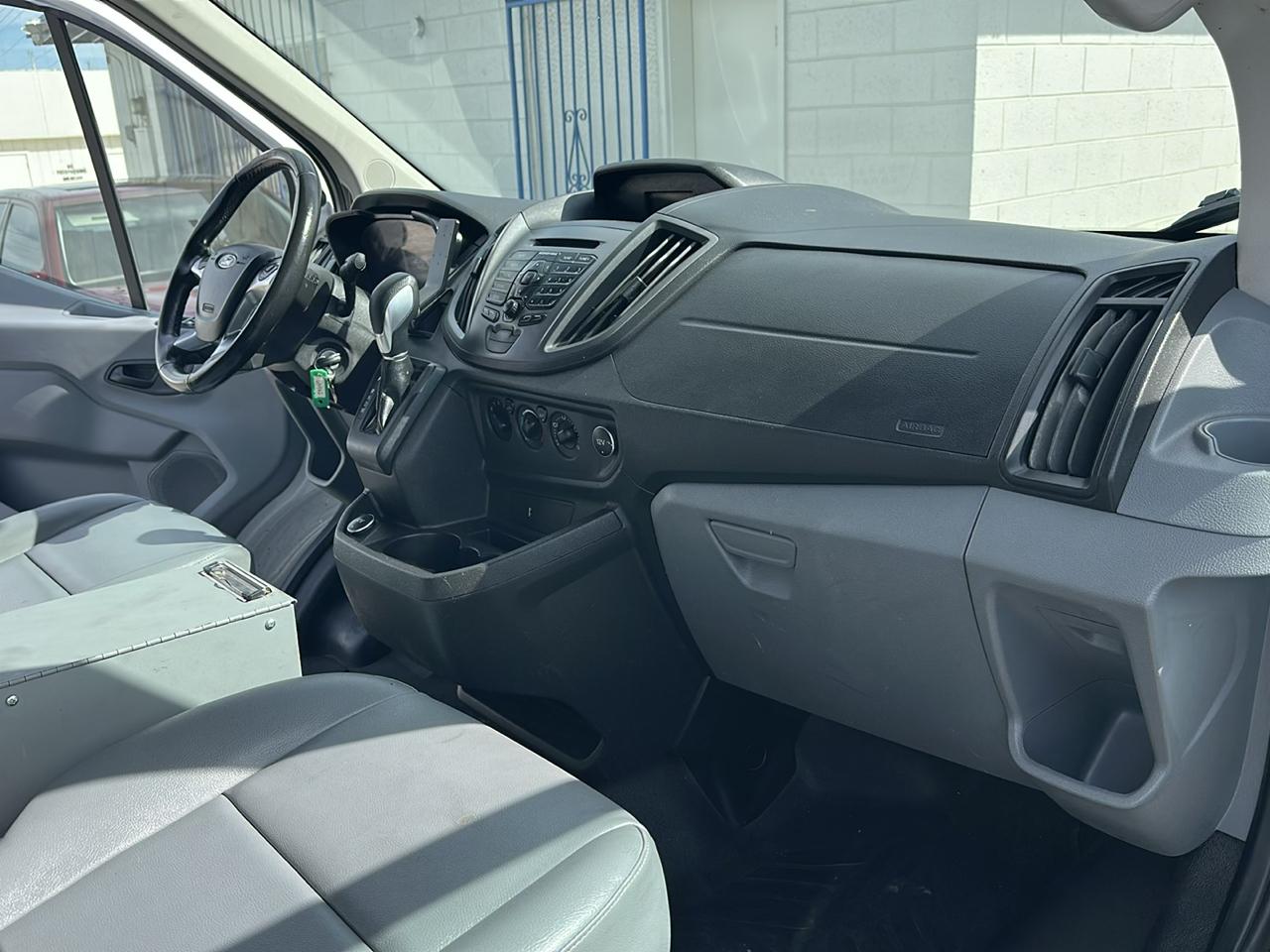 Ford Transit 250 Van Low Roof w/Sliding Pass. 130-in. WB 2017