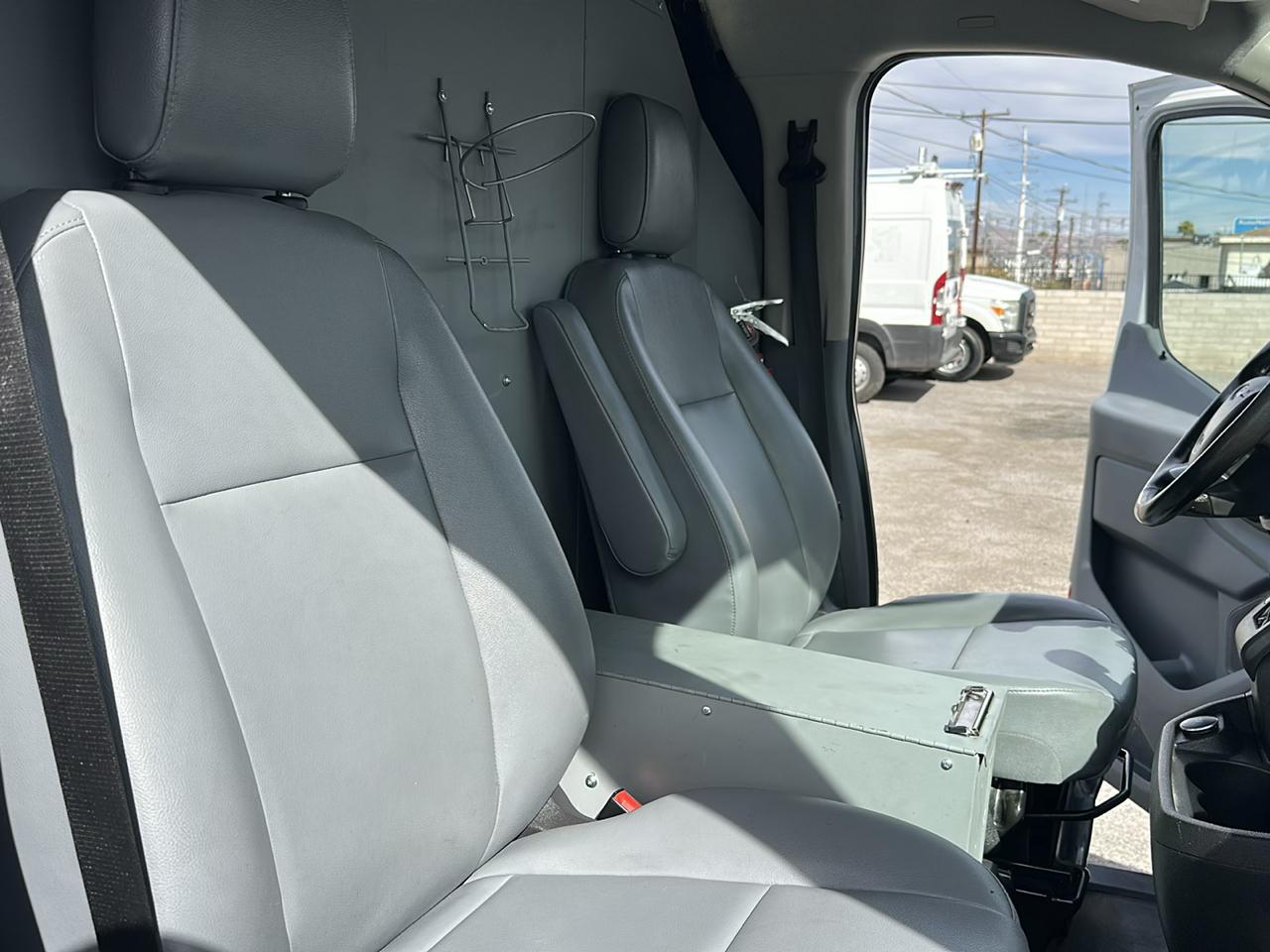 Ford Transit 250 Van Low Roof w/Sliding Pass. 130-in. WB 2017