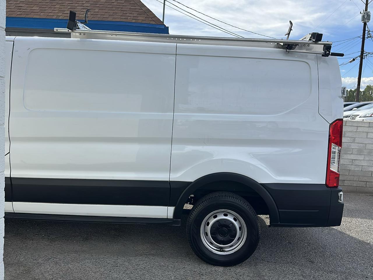 Ford Transit 250 Van Low Roof w/Sliding Pass. 130-in. WB 2020