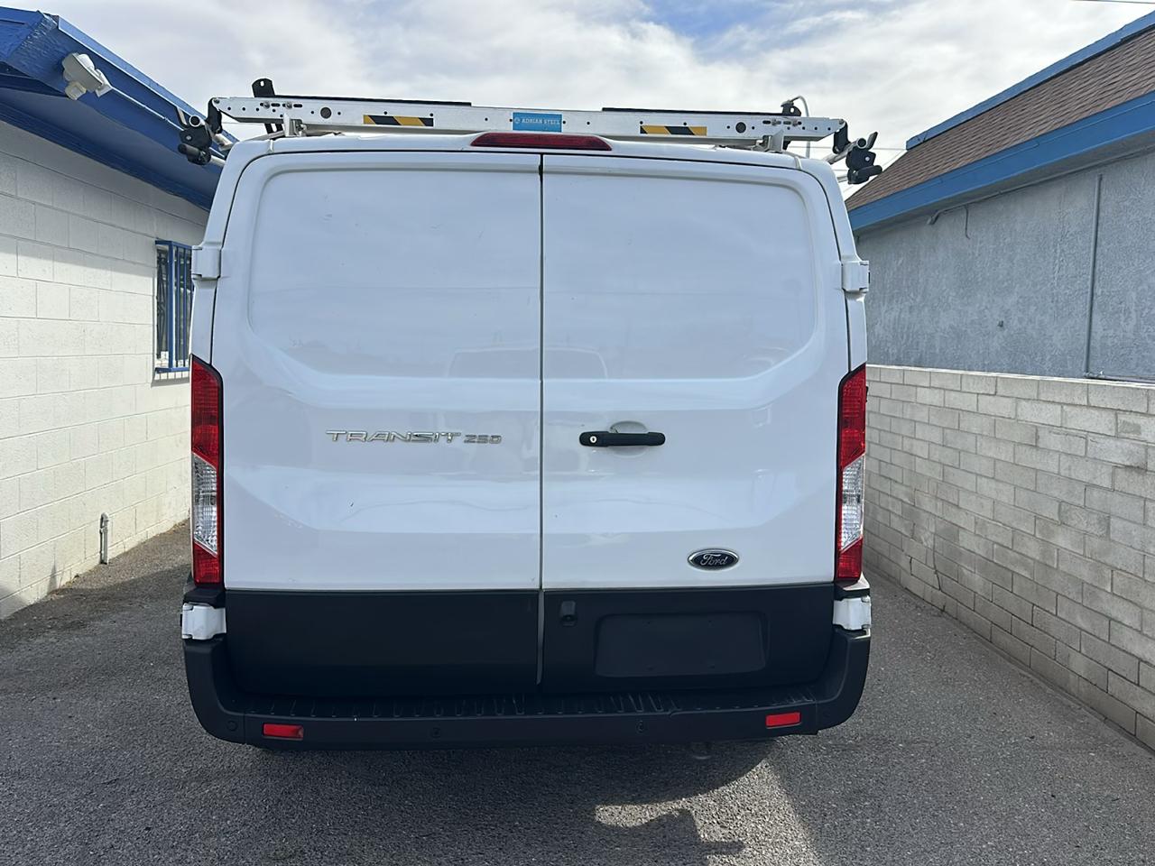 Ford Transit 250 Van Low Roof w/Sliding Pass. 130-in. WB 2020