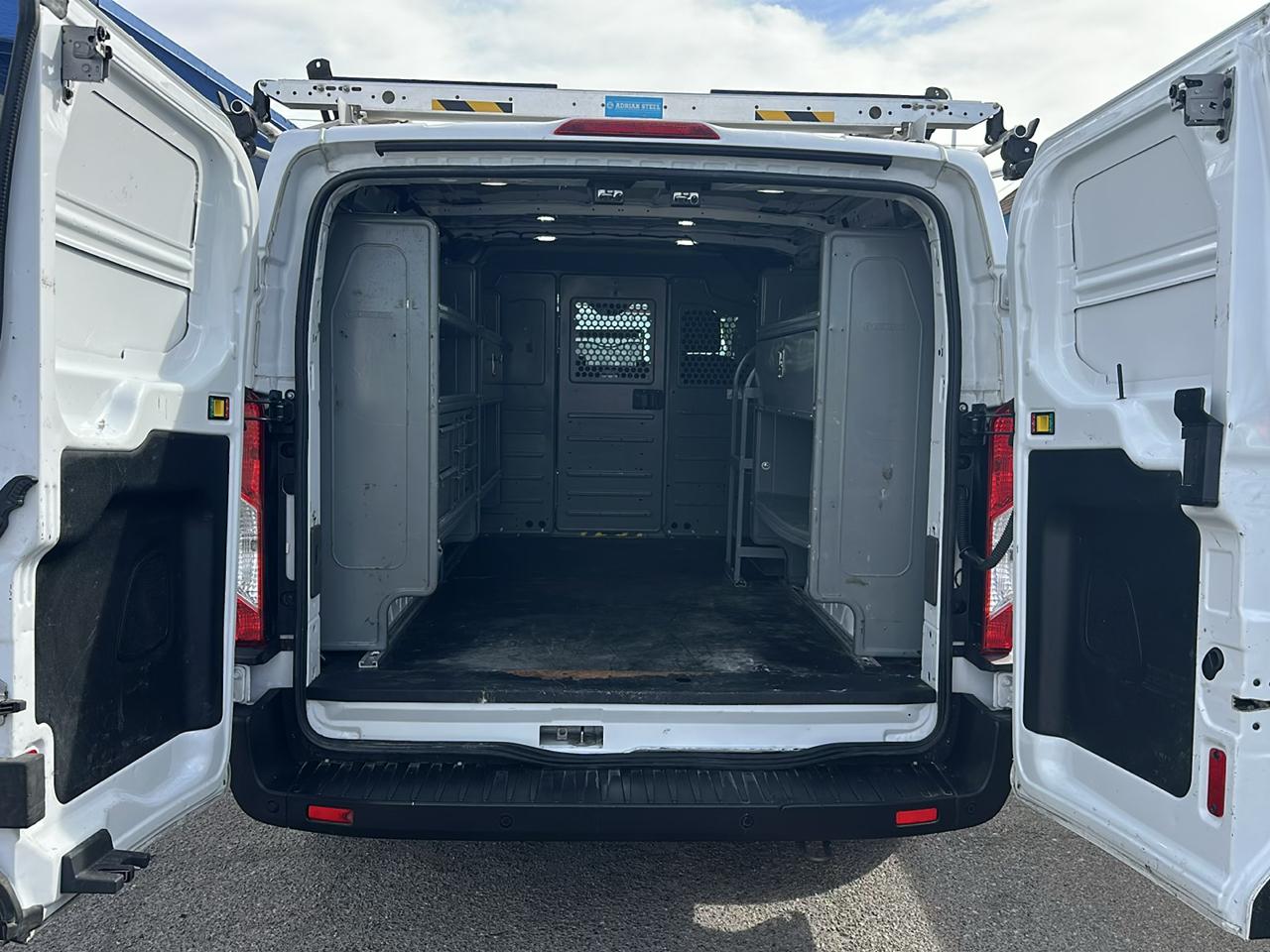 Ford Transit 250 Van Low Roof w/Sliding Pass. 130-in. WB 2020