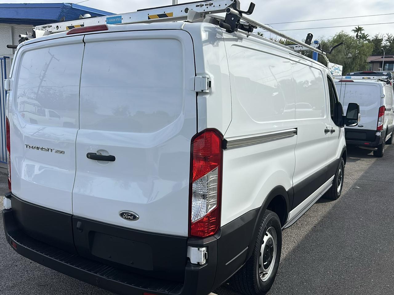 Ford Transit 250 Van Low Roof w/Sliding Pass. 130-in. WB 2020