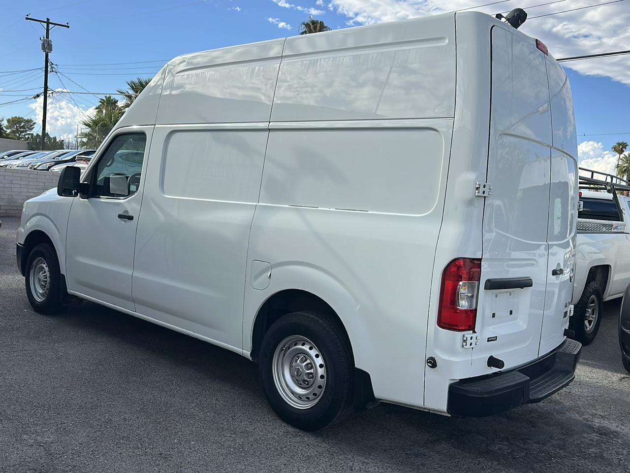 Nissan NV Cargo 2500 HD S V6 High Roof 2016