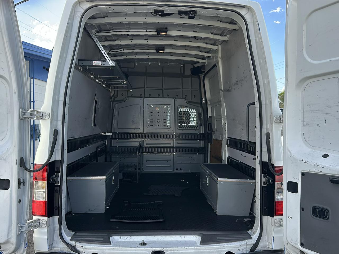 Nissan NV Cargo 2500 HD S V6 High Roof 2016