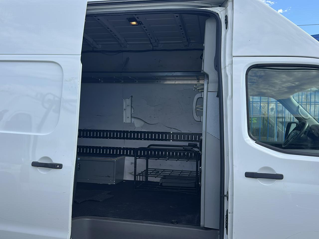 Nissan NV Cargo 2500 HD S V6 High Roof 2016