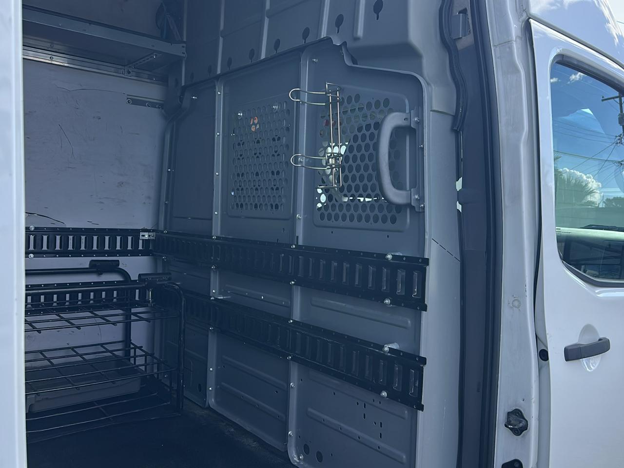 Nissan NV Cargo 2500 HD S V6 High Roof 2016