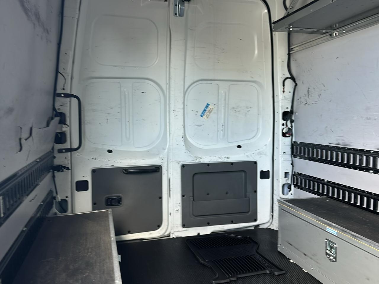 Nissan NV Cargo 2500 HD S V6 High Roof 2016