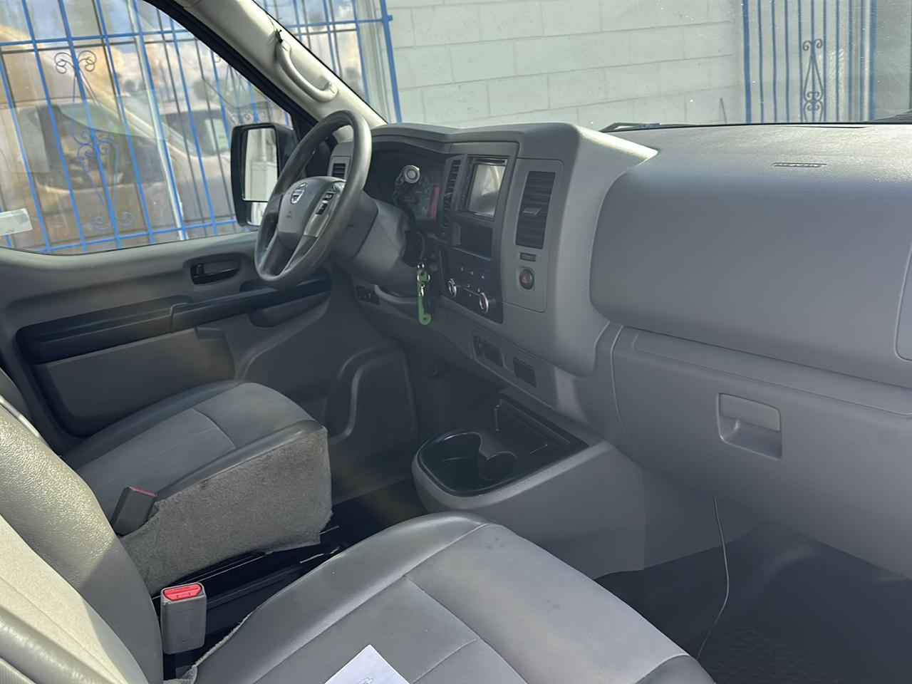 Nissan NV Cargo 2500 HD S V6 High Roof 2016