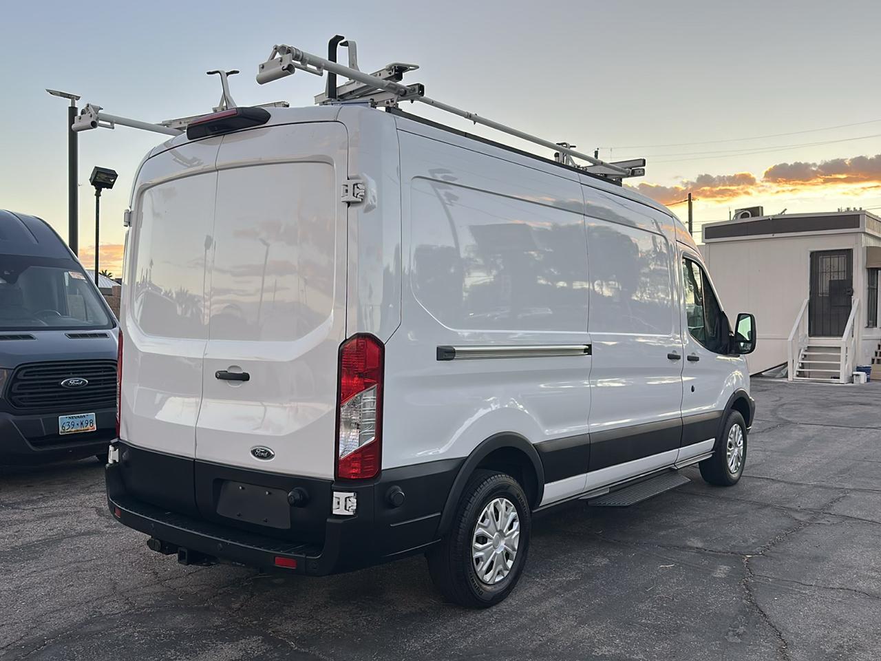 Ford Transit 350 Van Med. Roof w/Sliding Pass. 148-in. WB 2019