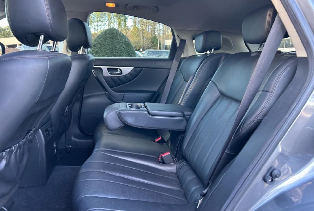 Infiniti QX70 RWD 4dr 2016