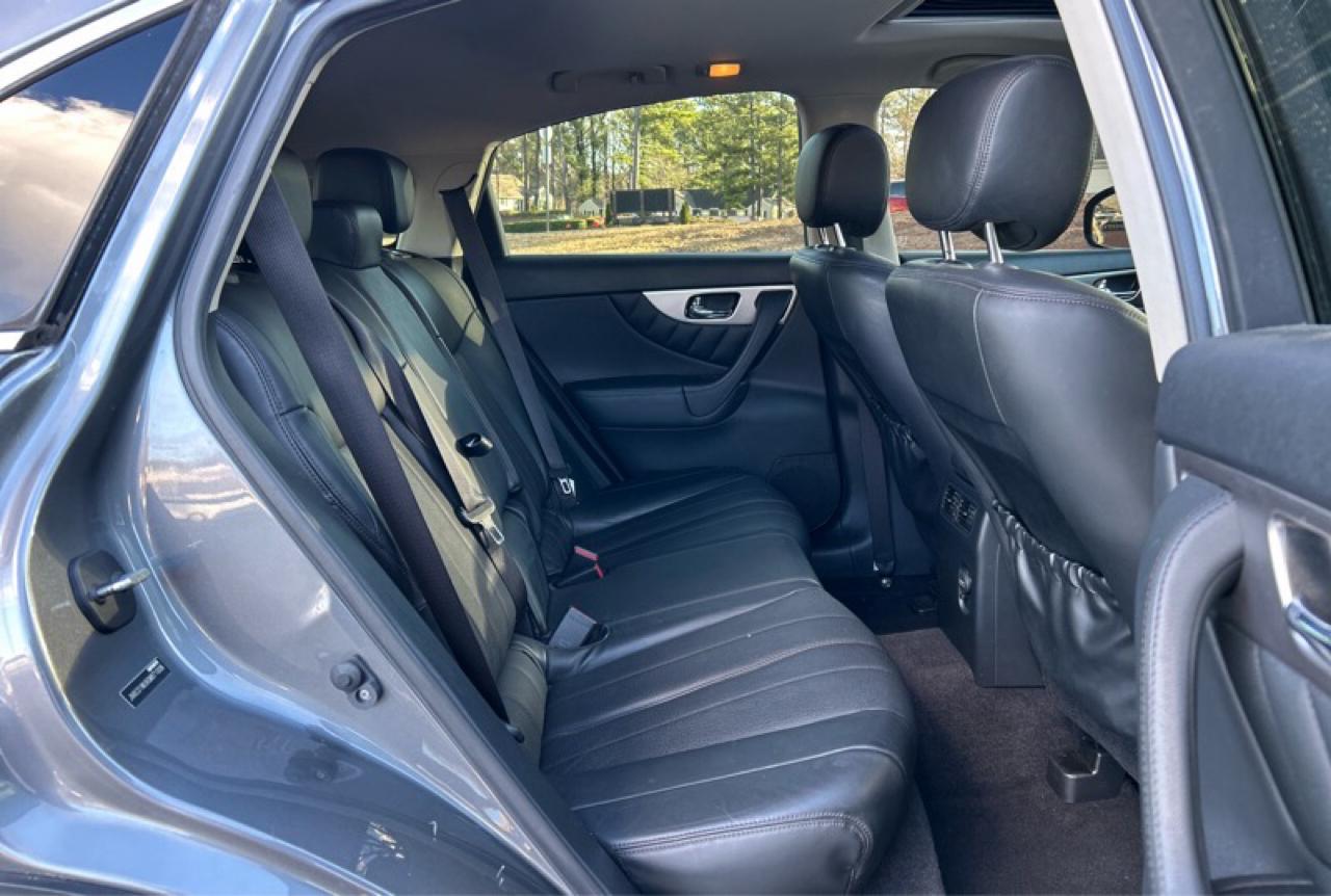 Infiniti QX70 RWD 4dr 2016