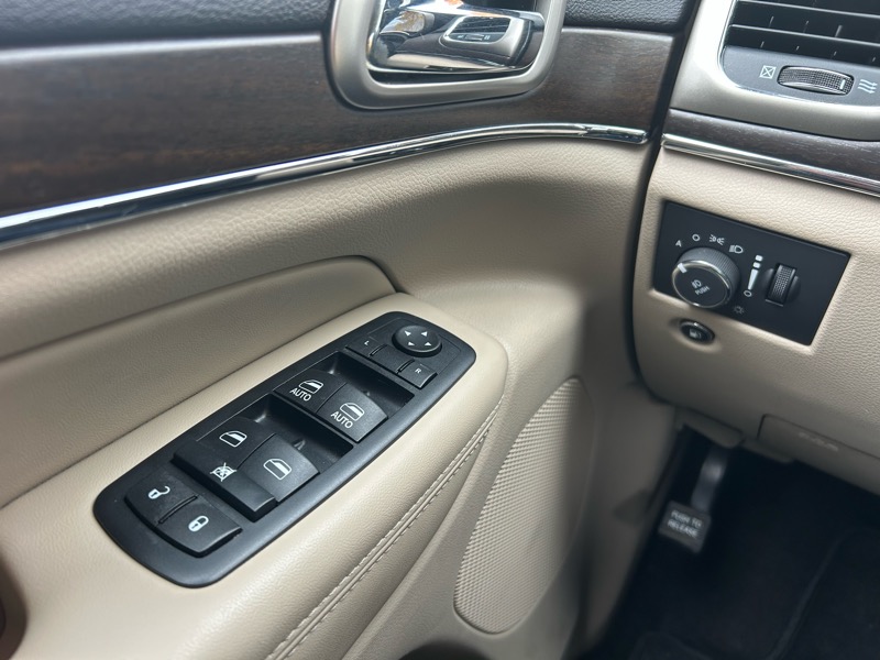 Jeep Grand Cherokee Limited 2WD 2015 Jeep Grand Cherokee Limited 2WD 2015