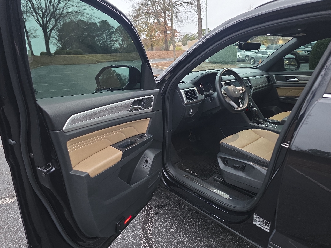 Volkswagen Atlas Cross Sport 3.6L V6 SE w/Technology FWD 2021