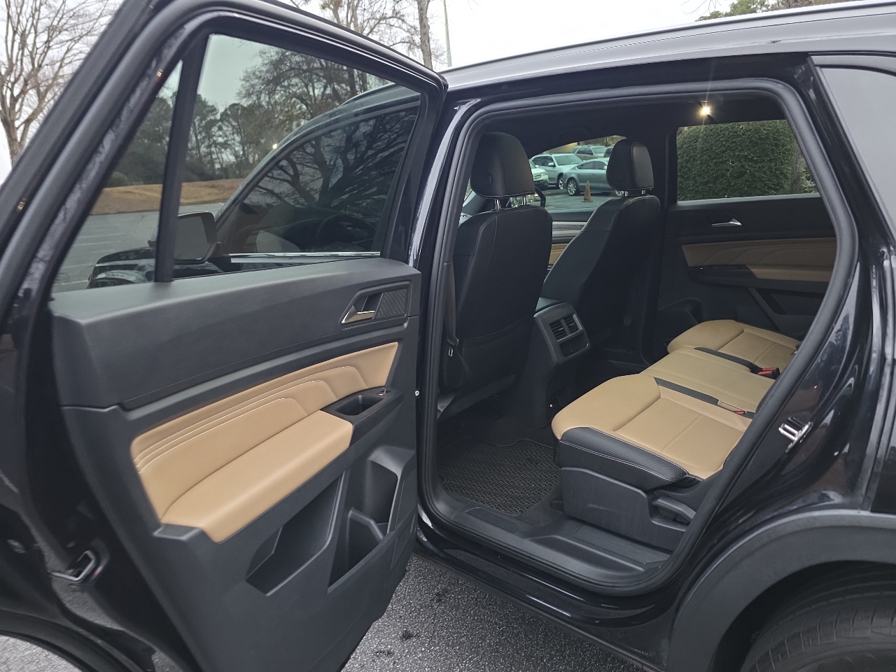 Volkswagen Atlas Cross Sport 3.6L V6 SE w/Technology FWD 2021