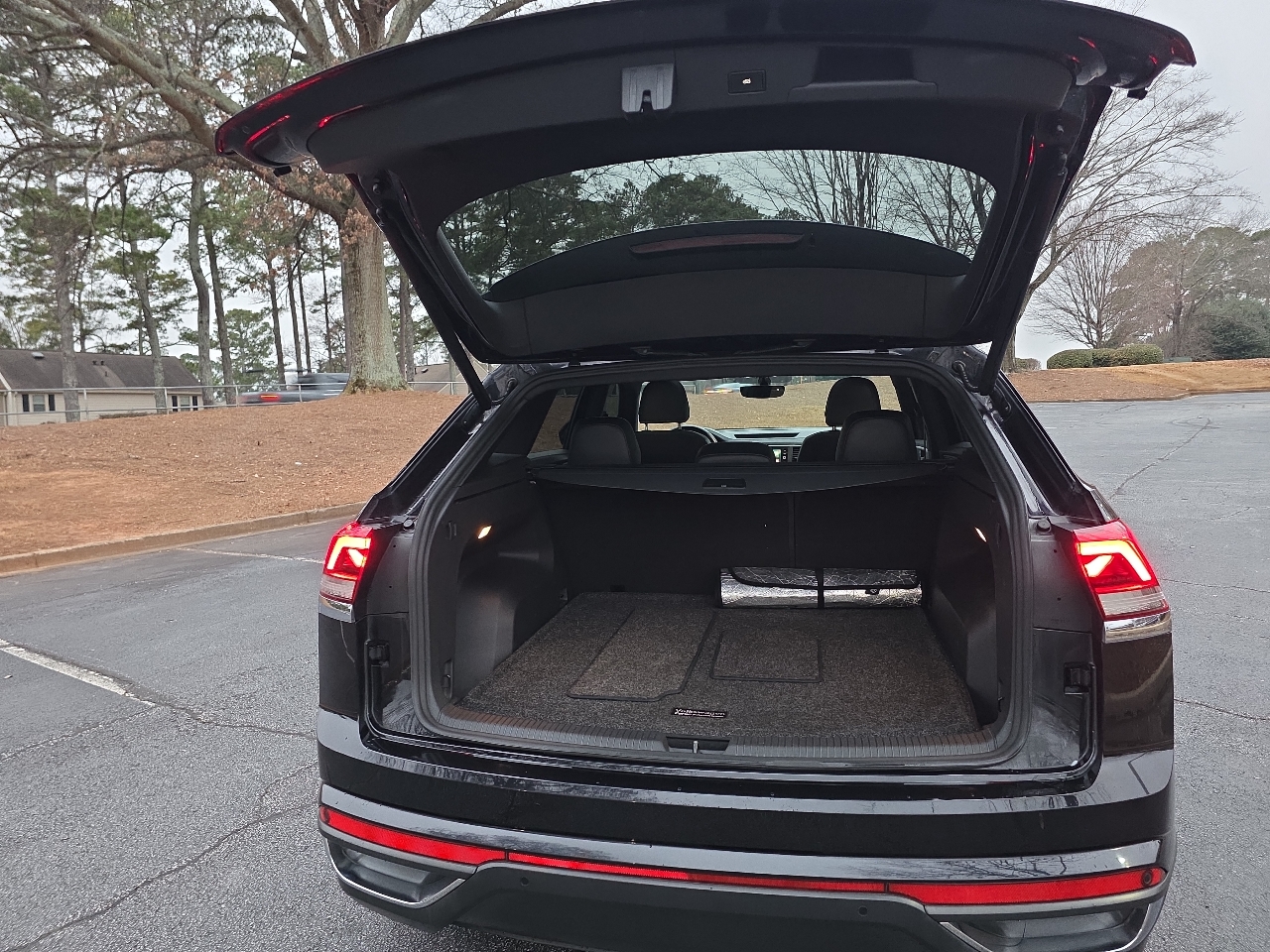 Volkswagen Atlas Cross Sport 3.6L V6 SE w/Technology FWD 2021