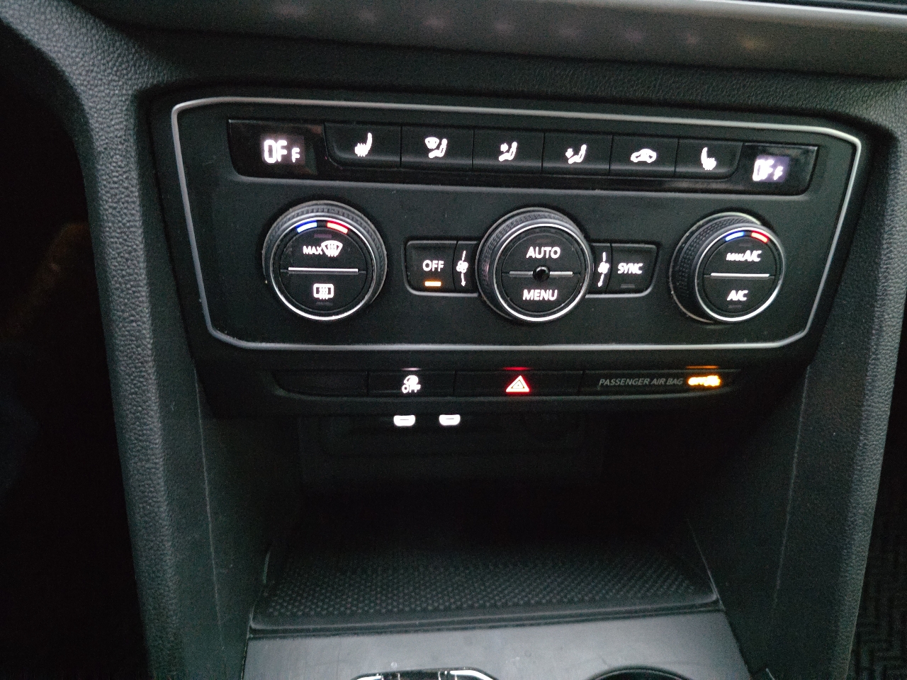 Volkswagen Atlas Cross Sport 3.6L V6 SE w/Technology FWD 2021