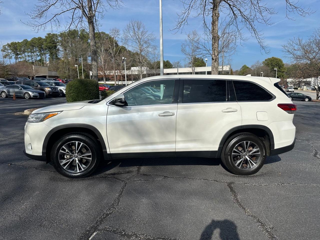 Toyota Highlander LE Plus FWD V6 2019