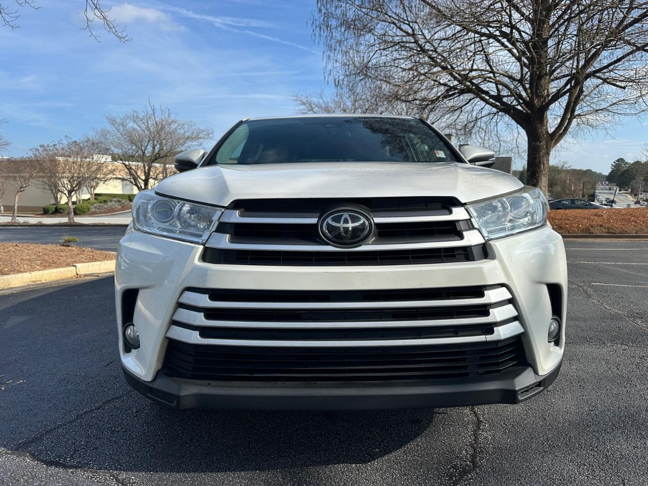 Toyota Highlander LE Plus FWD V6 2019