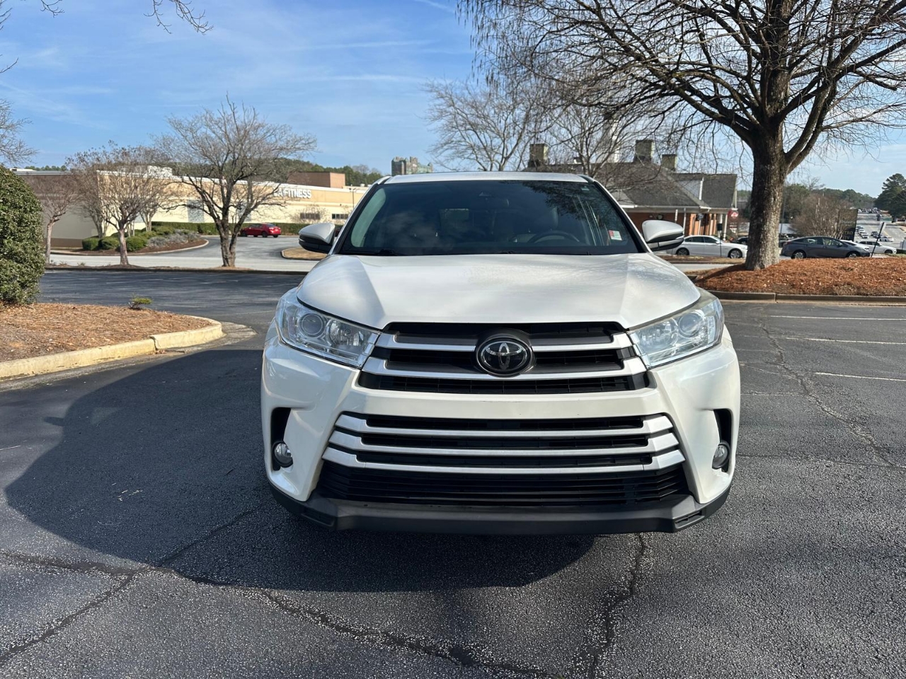 Toyota Highlander LE Plus FWD V6 2019