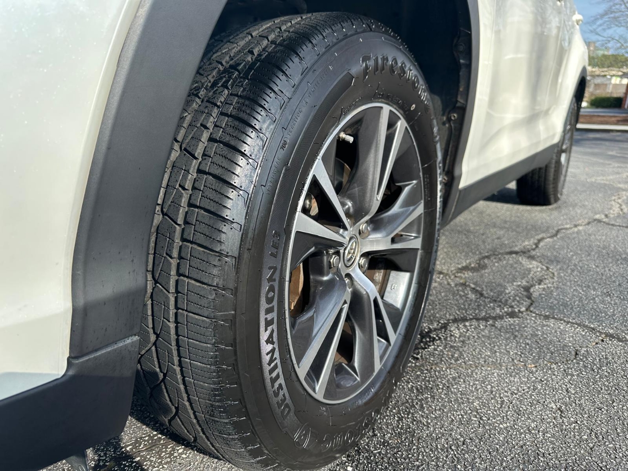 Toyota Highlander LE Plus FWD V6 2019