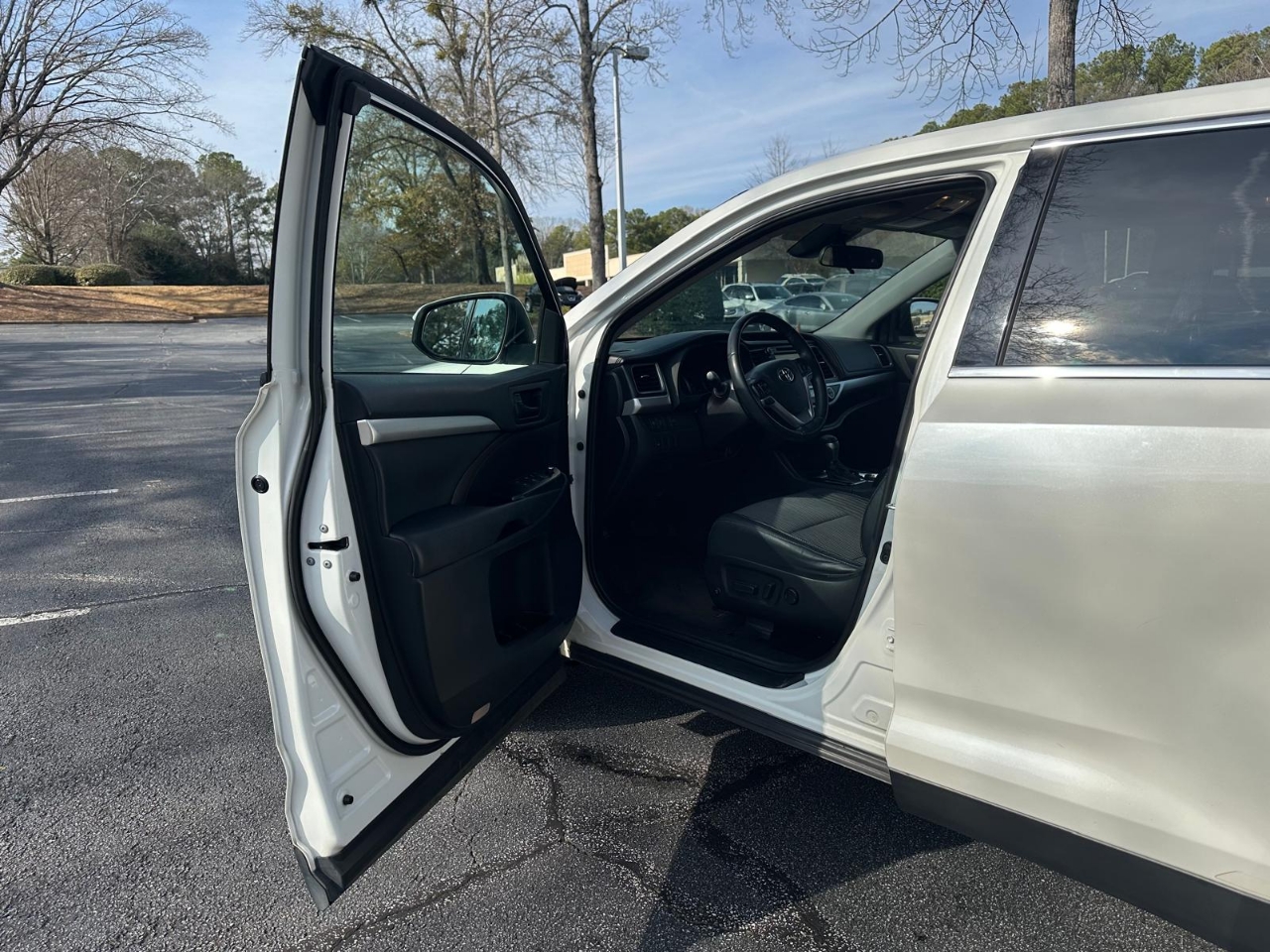 Toyota Highlander LE Plus FWD V6 2019