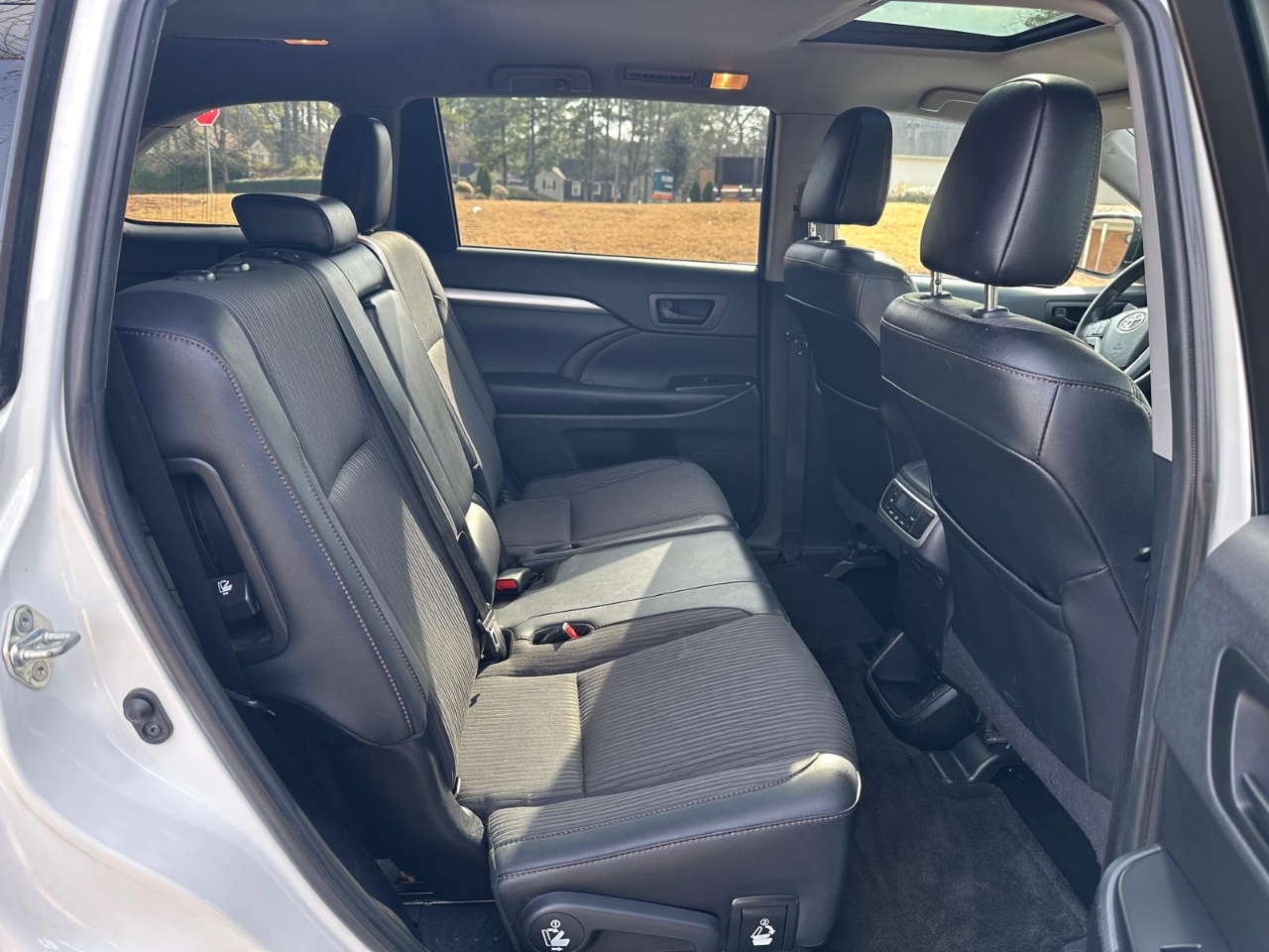 Toyota Highlander LE Plus FWD V6 2019